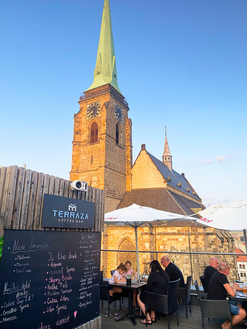  Blick vom Hotel Centra, St. Bartholomäus-Kathedrale Pilsen, Tschechische Republik 