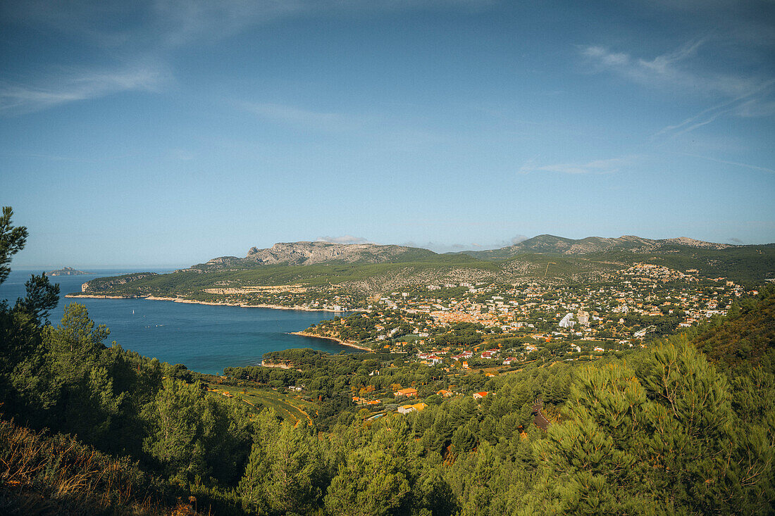  View from Cap Canaille to Cassis and the Calanques National Park, Provence-Alpes-Côte d&#39;Azur, France 