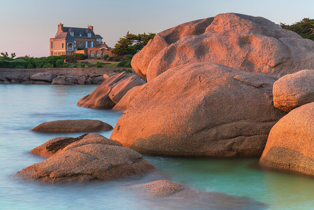  Evening atmosphere on the Côte de Granit Rose, Brittany, France. 