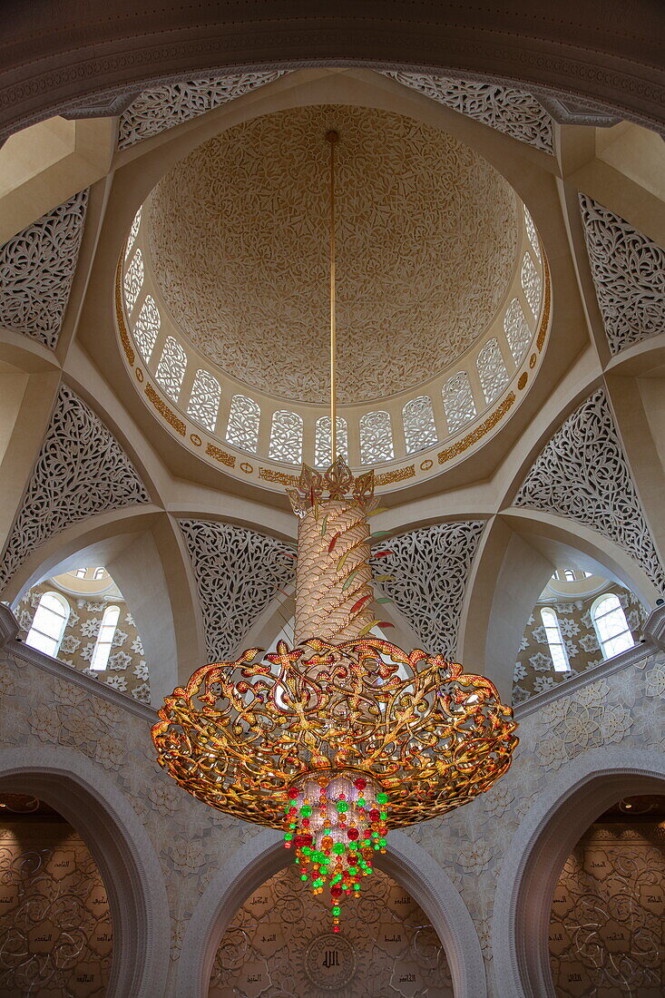  Interior view of the Sheikh Zayed Bin Sultan Al Nahyan Mosque, Abu Dhabi, Abu Dhabi, United Arab Emirates, Middle East 