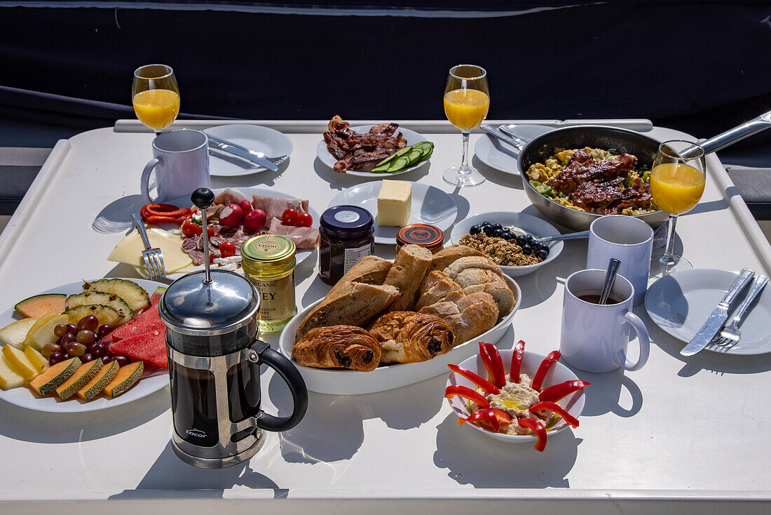  Breakfast is served on deck of a Le Boat Horizon 4 houseboat moored on the River Thames, Windsor, Berkshire, England, United Kingdom, Europe 