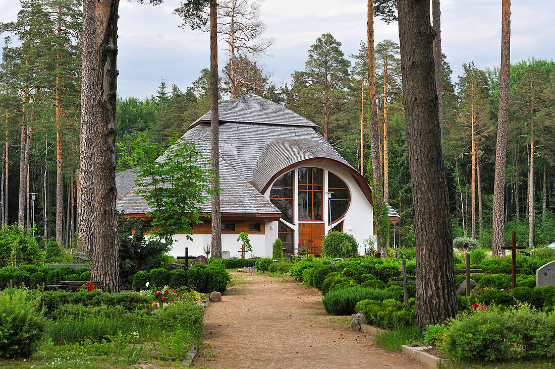  Kirche und Friedhof von Sigulda, Gauja-Nationalpark, Region Vidzeme, Lettland, Baltikum, Nordeuropa 