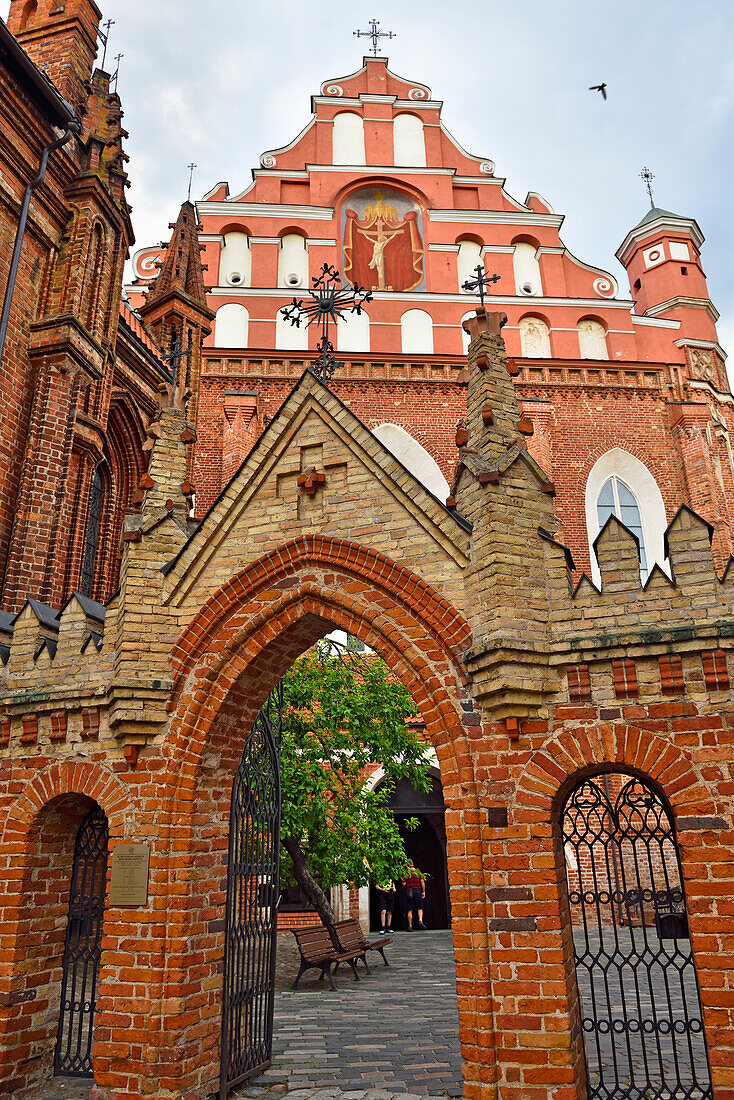  St.-Anna-Kirche und die Kirche des Hl. Franziskus und des Hl. Bernhard, Vilnius, Litauen, Europa 