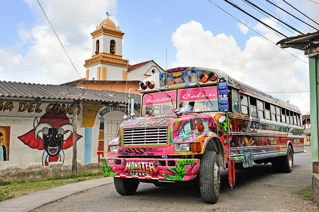 Diablo Rojo red Devil, Bus in Panama, Portobelo, Republik Panama, Mittelamerika