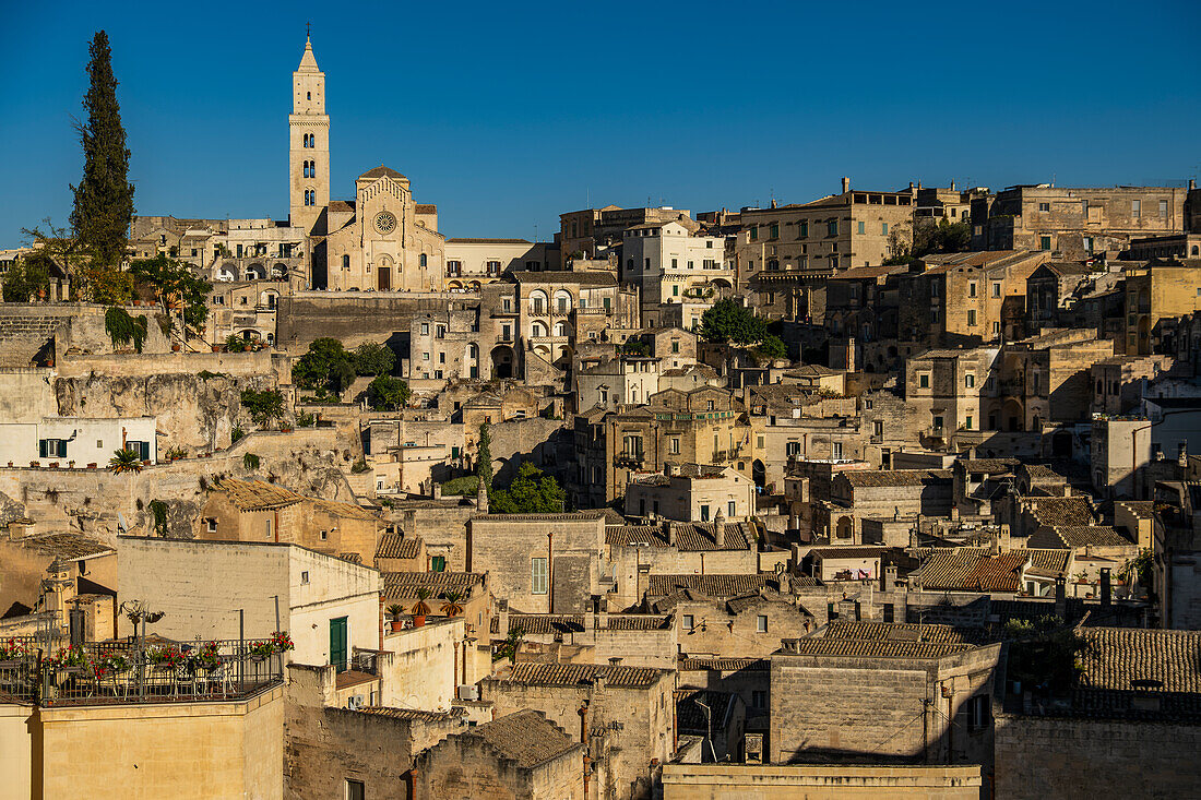  Die Sassi di Matera, das historische Zentrum von Matera, Basilikata, Italien. 