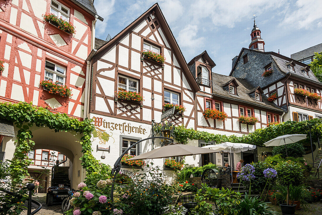 Malerisches Dorf mit Fachwerkhäusern, Beilstein, Mosel, Rheinland-Pfalz, Deutschland