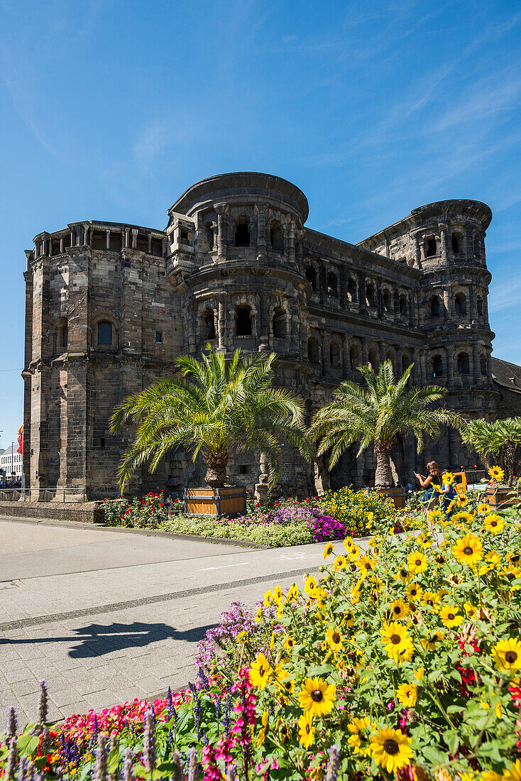  Porta Nigra, Roman city gate, UNESCO World Heritage Site, Trier, Mosel, Rhineland-Palatinate, Germany 