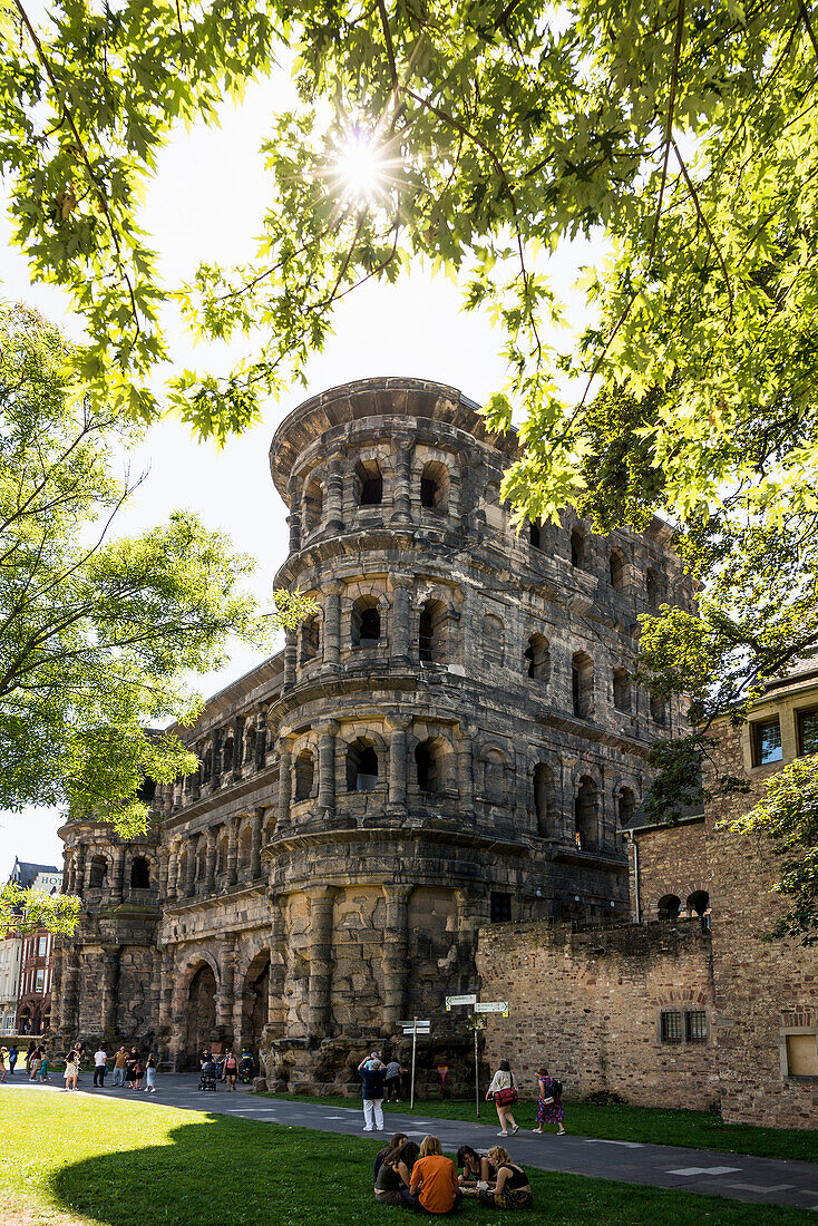  Porta Nigra, Roman city gate, UNESCO World Heritage Site, Trier, Mosel, Rhineland-Palatinate, Germany 