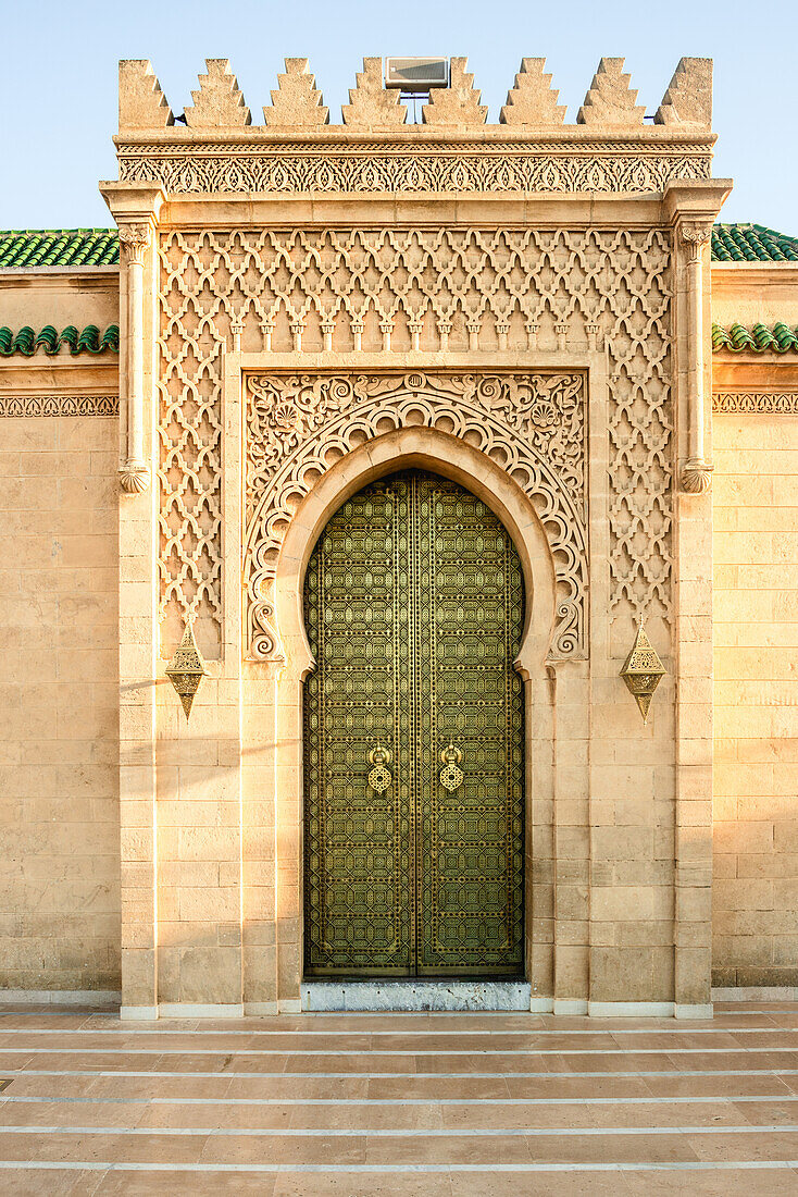 Kulturelle Sehenswürdigkeit, der Hassan-Turm in Rabat, Marokko, in der Abendsonne.