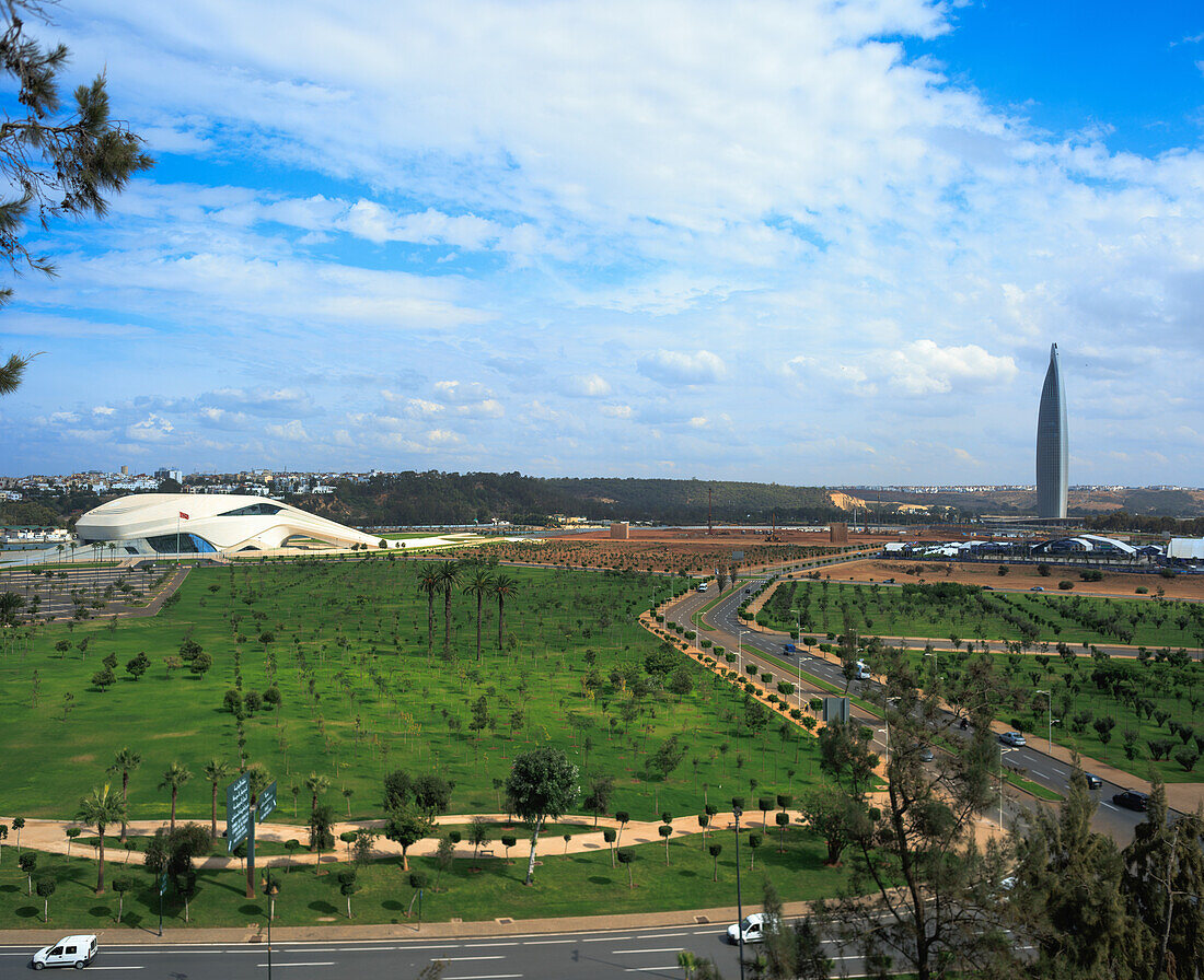 Umgebung von Rabat, Straße und moderne Architektur, Marokko