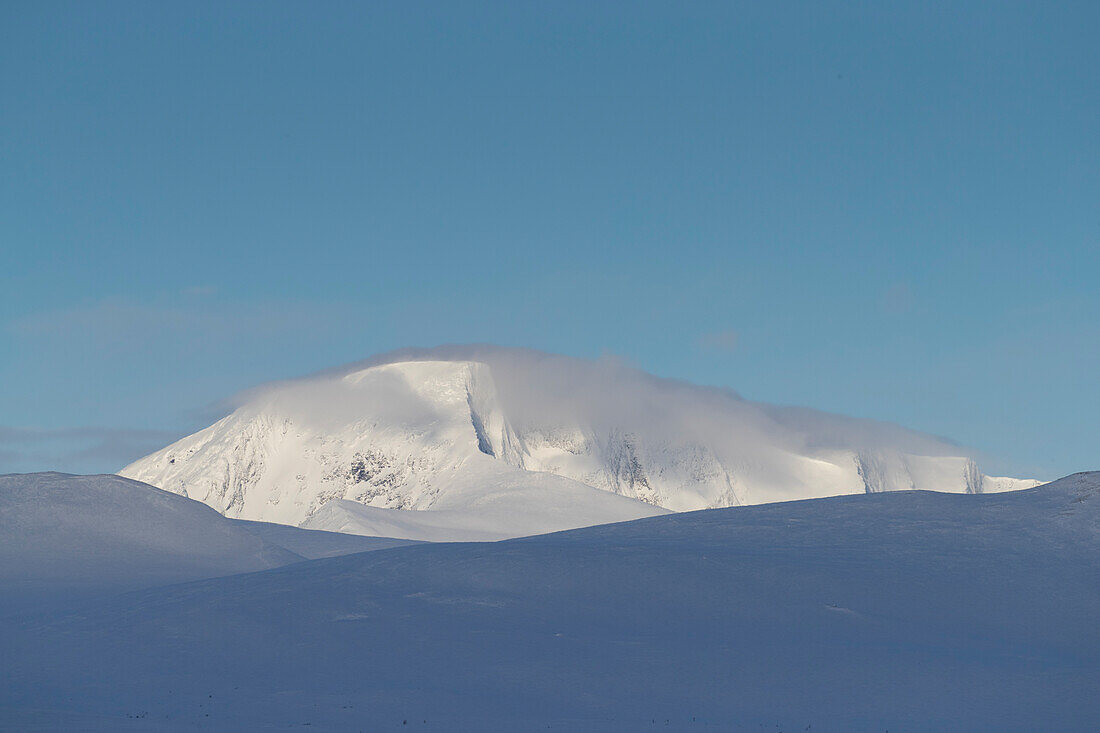  Snowy mountain landscape, Dovrefjell-Sunndalsfjella National Park, Norway 