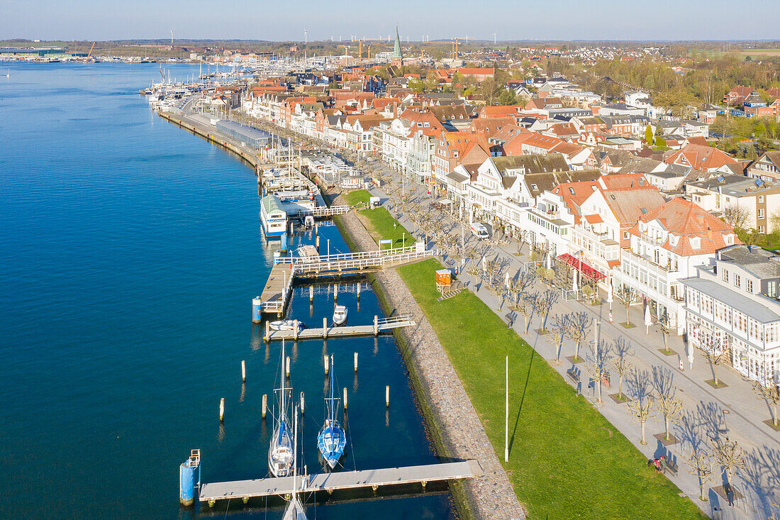  View of the Vorderreihe, Travemuende, Hanseatic City of Luebeck, Schleswig-Holstein, Germany 