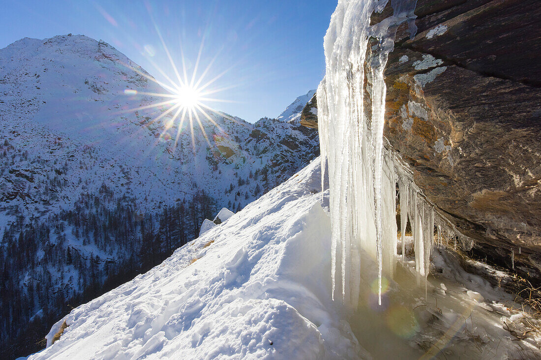  View of the Valsavarenche valley, winter, Gran Paradiso National Park, Aosta Valley, Italy 