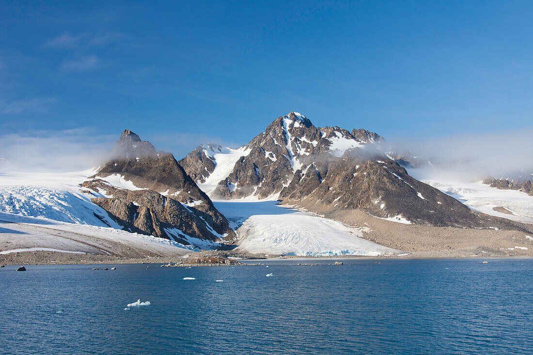  Mountains and glaciers in Hamilton Bay in Raudfjord, Svalbard, Norway, Europe 