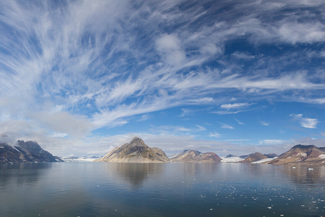  Coastal landscape with mountain Luciapynten in Hornsund, Spitsbergen, Norway, Europe 