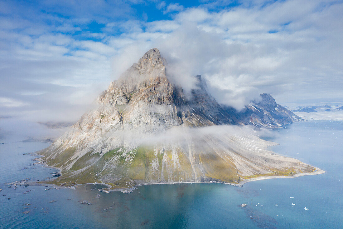 Blick auf den Berg Gnalberget im Hornsund, Spitzbergen, Norwegen, Europa