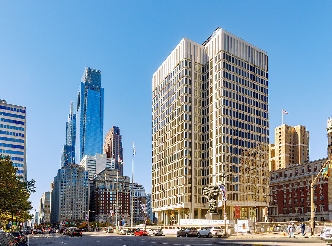  Municipal Services Building on JFK Boulevard with statue &quot;Government of the People&quot; by Jacques Lipchitz and view of Comcast Center skyscraper in Center City Philadelphia in the Parkway Museums District in Philadelphia, Pennsylvania, USA 