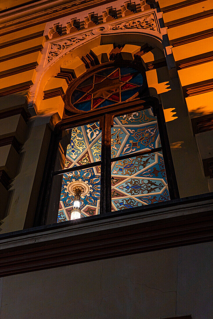 Opernhaus von Tiflis am Abend, Detail Fenster, Georgien