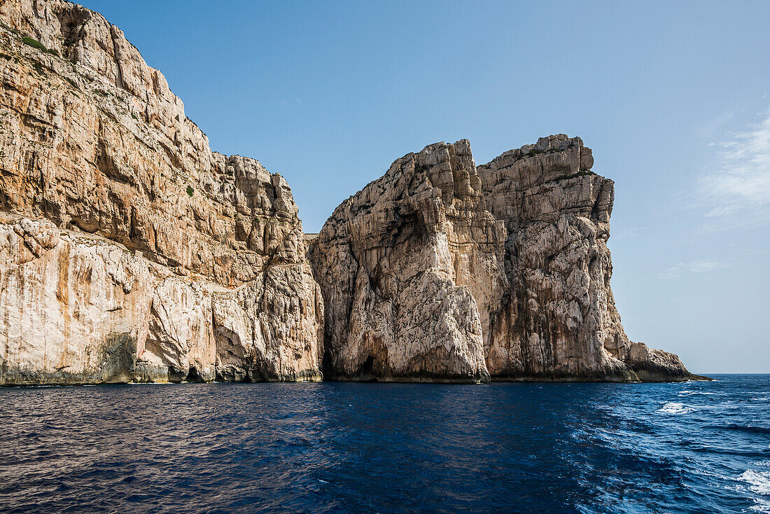 Küste mit steilen Klippen, Capo Caccia, bei Alghero, Sardinien, Italien