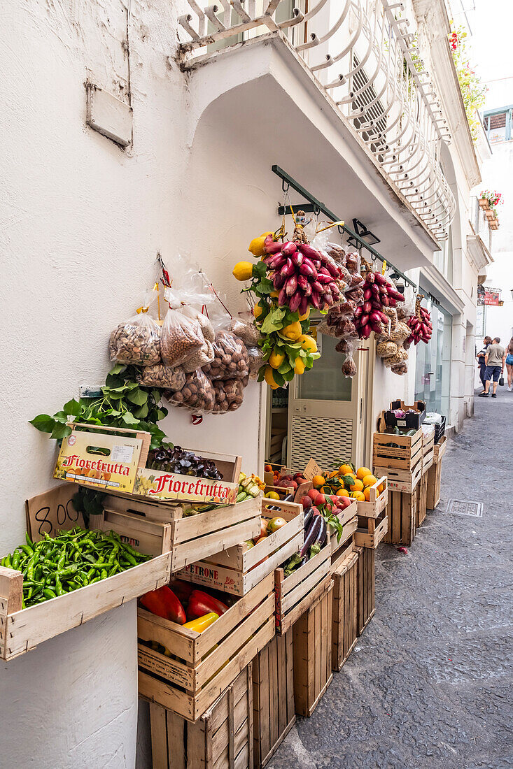  Shops in the streets of Capri, Capri, Gulf of Naples, Italy 