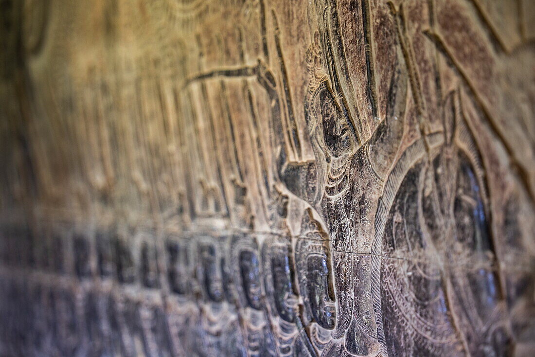 Detail von Schnitzereien an der Wand, Tempelkomplex Angkor Wat, bei Siem Reap, Provinz Siem Reap, Kambodscha, Asien