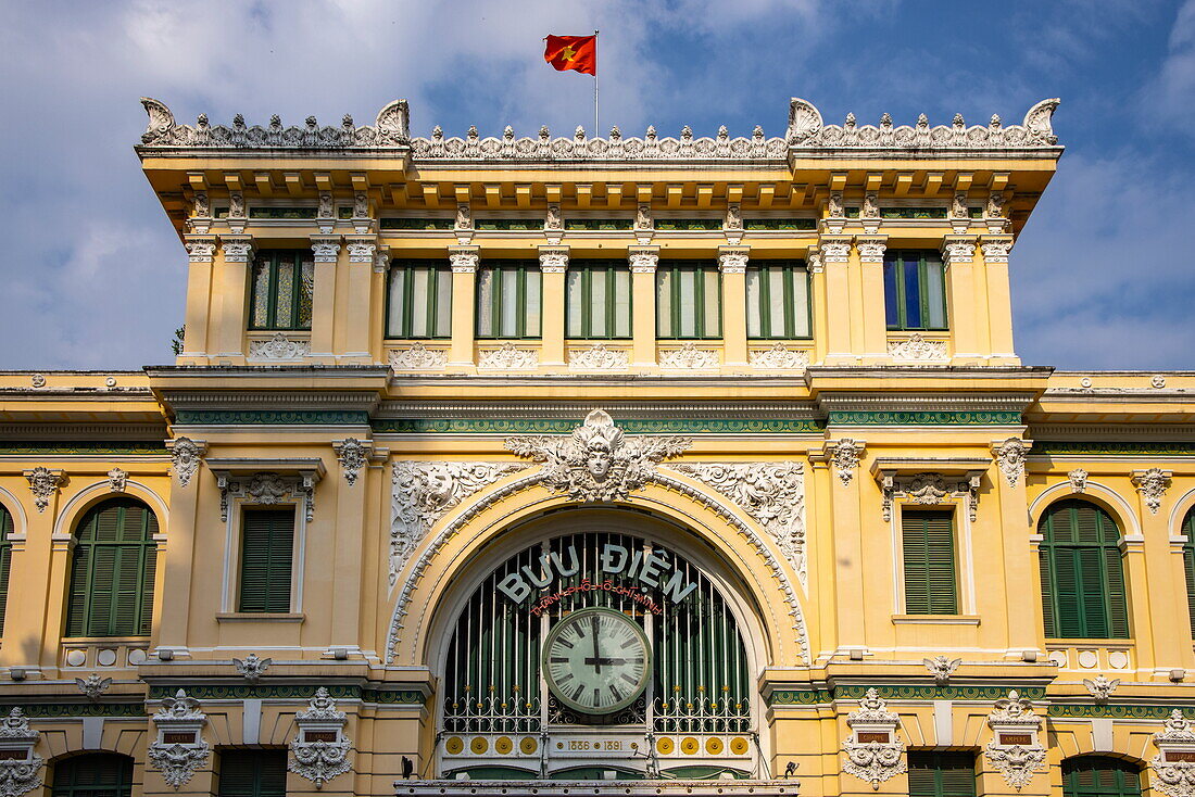 Außenseite des historischen Postgebäudes, Ho-Chi-Minh-Stadt, Vietnam, Asien