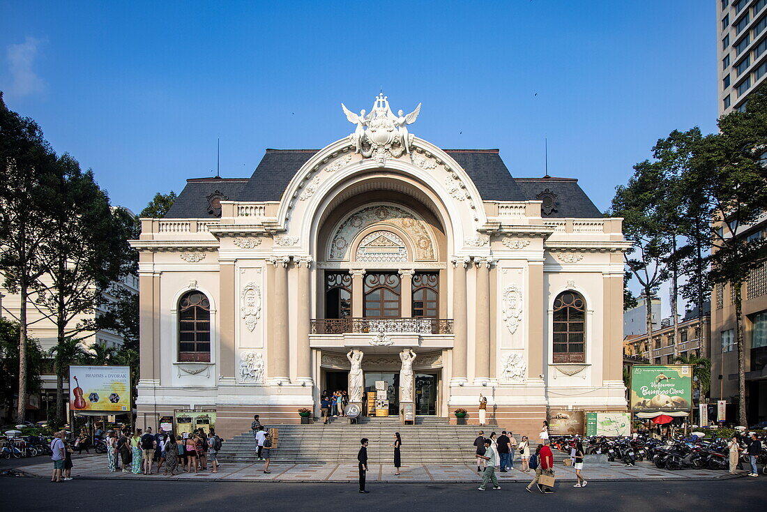 Außenansicht des Opernhauses von Ho-Chi-Minh-Stadt (Saigon Opera House), Ho-Chi-Minh-Stadt, Vietnam, Asien