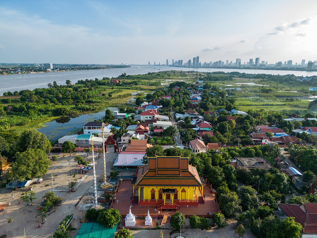 Luftaufnahme, Kaoh Oknha Tei Tempel am Fluss Mekong, Seideninsel 'Silk Island', Kaoh Oknha Tei, Kandal District, Kambodscha, Asien