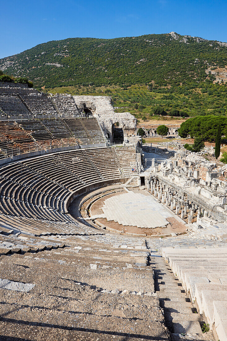 Ruinen Großes Theater in der antiken Stadt Ephesus, einer UNESCO-Welterbestätte. Archäologische Stätte Ephesus, Türkei.