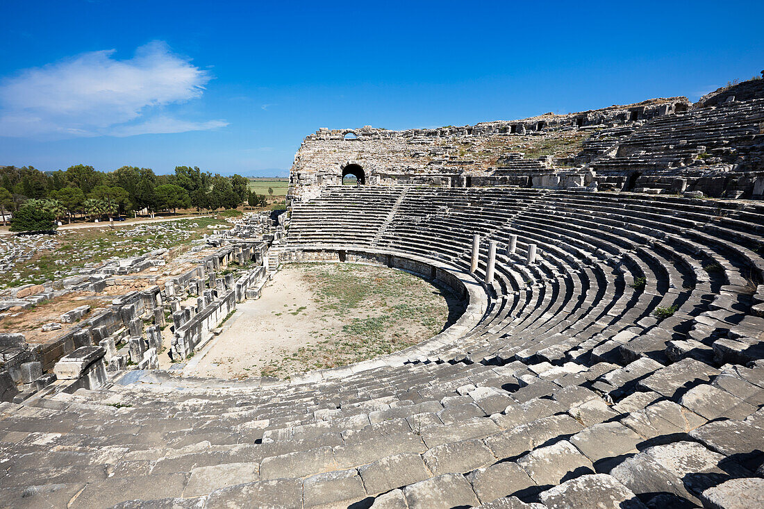  Das Theater in Milet, einer antiken griechischen und dann römischen Stadt in Westanatolien. Provinz Aydin, Türkei. 