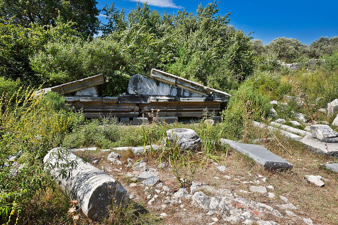 Ruinen Serapis-Tempel in Milet, einer antiken griechischen und dann römischen Stadt in Westanatolien. Provinz Aydin, Türkei.