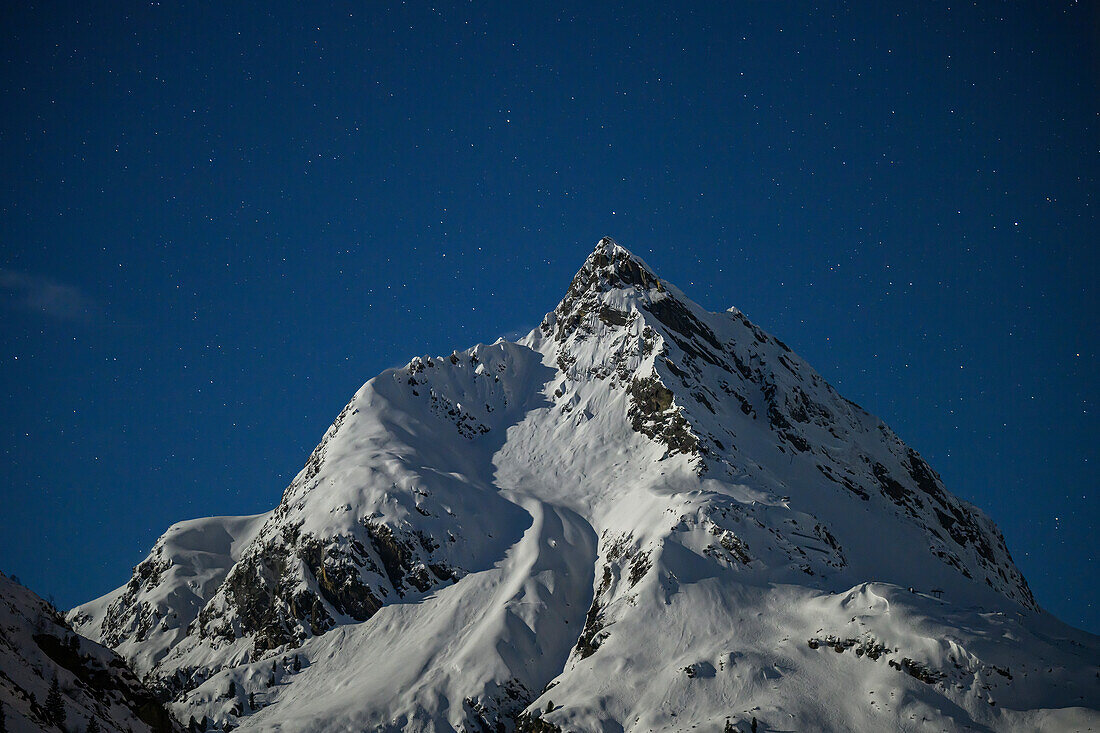  Mountain landscape, winter landscape, starry sky over snow-covered mountain peaks, stars, Galtür, Austria\n 