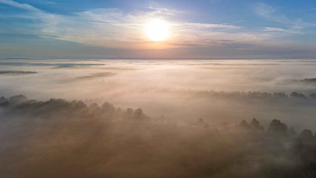  Aerial photography, drone photography, Obheiter, foggy landscape golden hour, sunrise, foggy landscape, autumn landscape, Spreewald, local recreation area, Brandenburg, Germany\n 