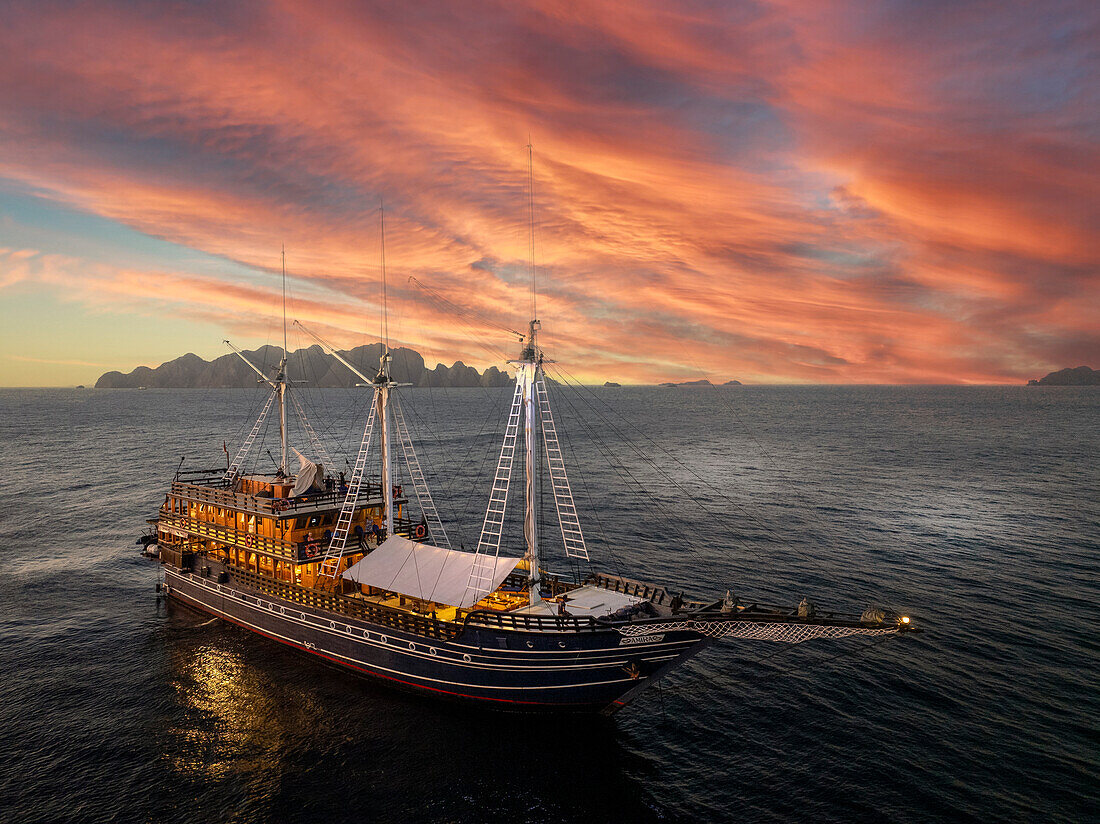 Tauchsafari-Schiff Amira, Raja Ampat, West Papua, Indonesien