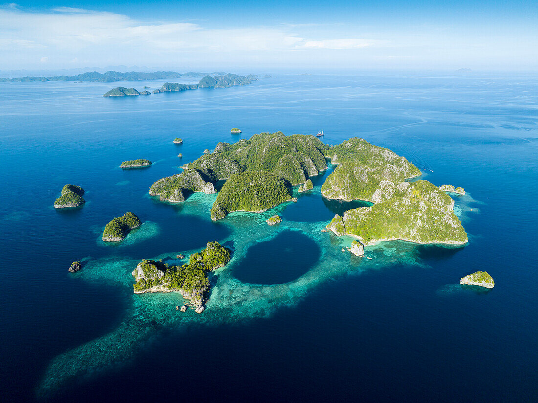  Pulau Wayil, Misool, Raja Ampat, Indonesia 