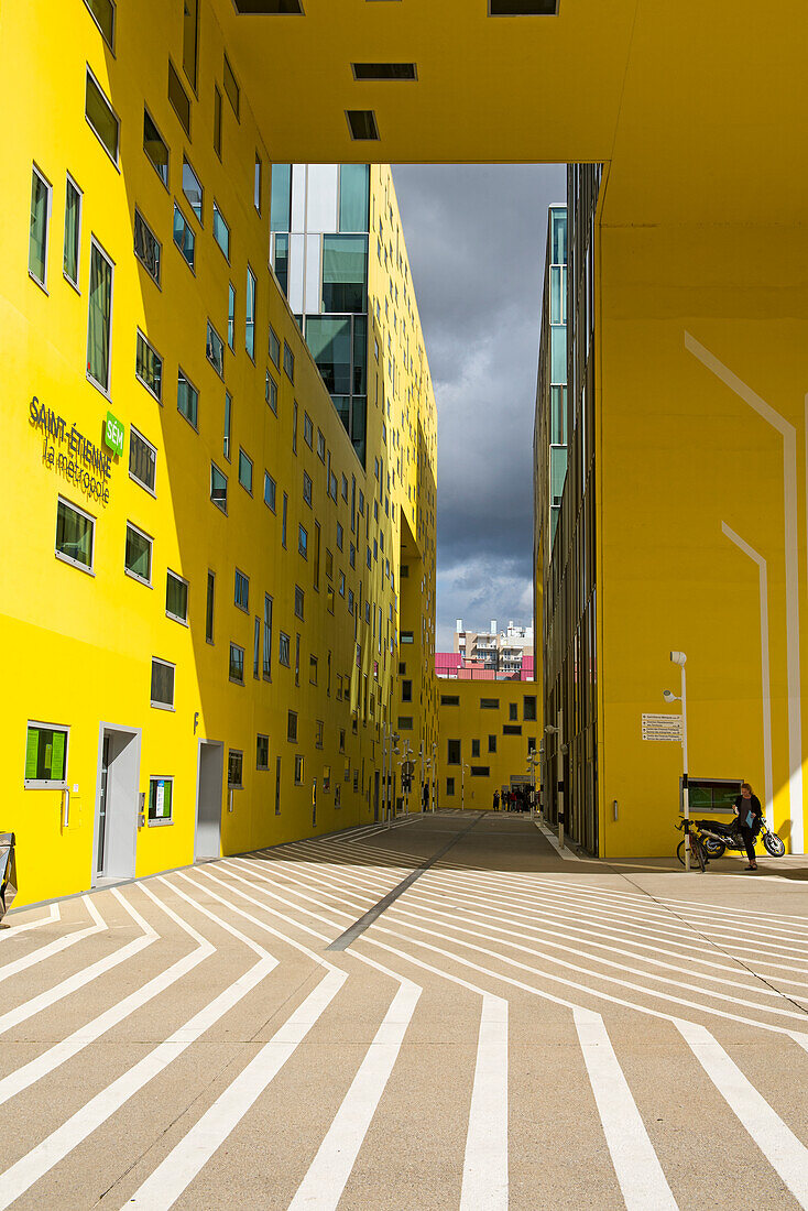 Modernes Verwaltungsgebäude Cite des Affaires 'Ilot Gruner', Saint-Etienne, Departement Loire, Region Auvergne-Rhone-Alpes, Frankreich, Europa