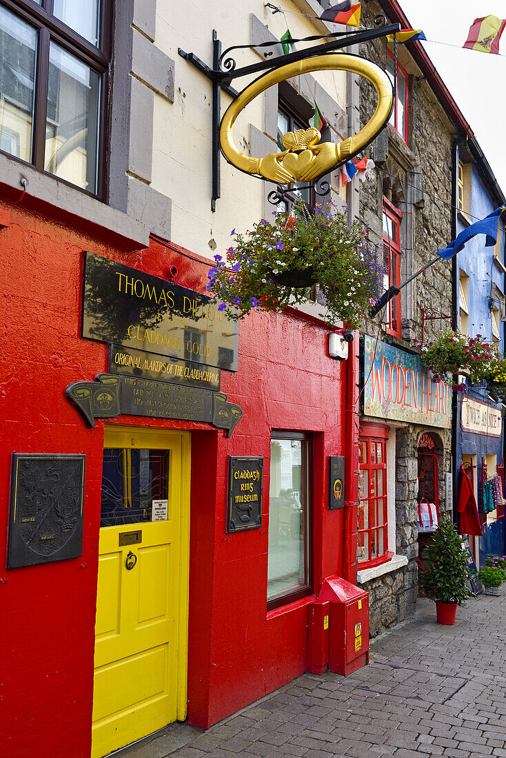 Claddagh ring sign of Thomas Dillons Claddagh Gold Jewellers, Quay Street, Galway, Connemara, County Galway, Republic of Ireland, North-western Europe