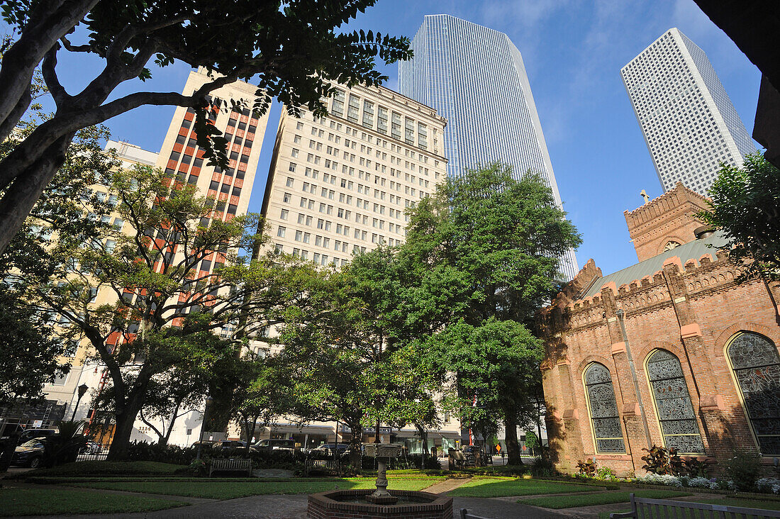 Christ Church Cathedral's garden with Magnolia Hotel in the background, downtown Houston, Texas, United States of America, North America