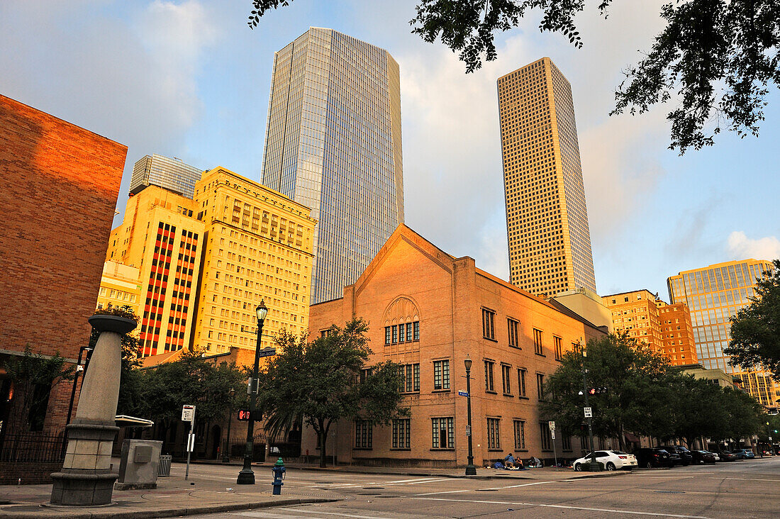 Magnolia Hotel vor moderner Skyline, Innenstadt von Houston, Texas, Vereinigte Staaten von Amerika, Nordamerika