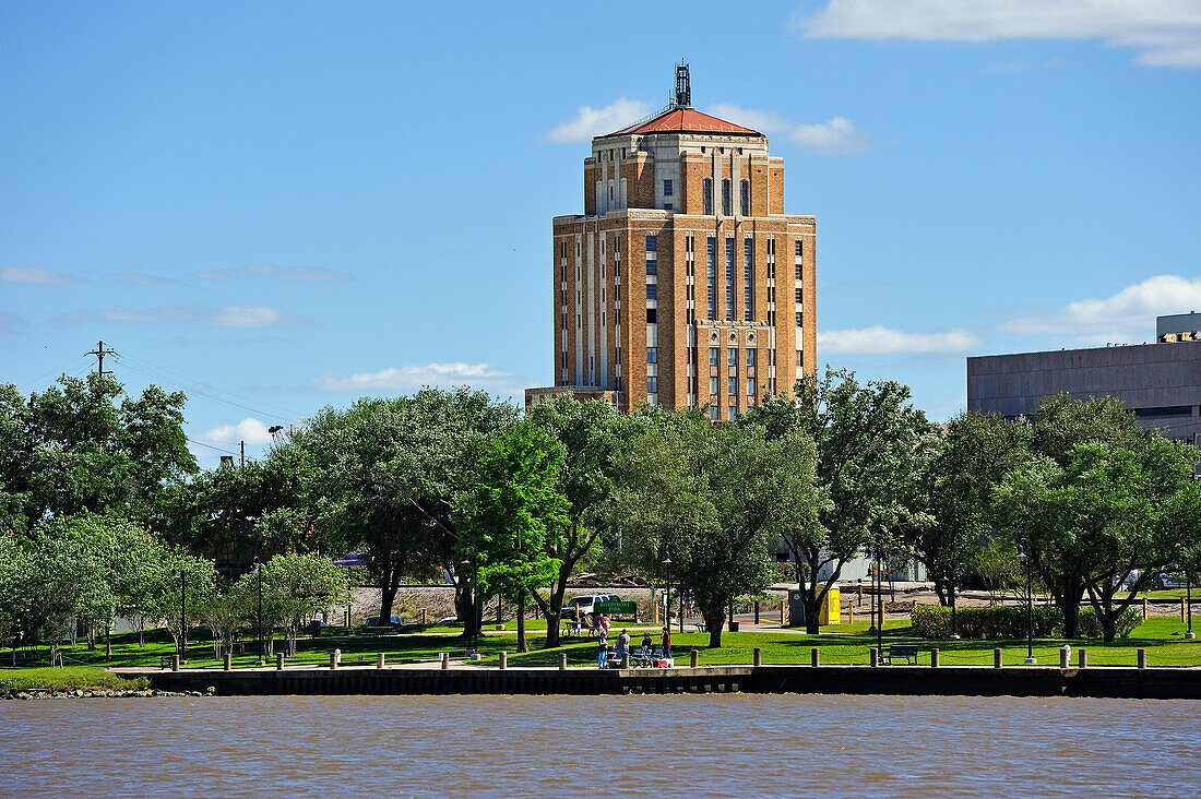 Gerichtsgebäude 'Jefferson County Courthouse', vom Neches River aus gesehen, Beaumont, Texas, Vereinigte Staaten von Amerika, Nordamerika