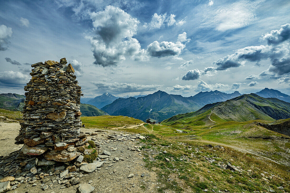  Stone man on the Col de la Croix du Bonhomme with a view of the Refuge du Col de la Croix du Bonhomme hut, Tour du Mont Blanc, Mont Blanc group, Graian Alps, Haute-Savoie, Haute-Savoy, France 