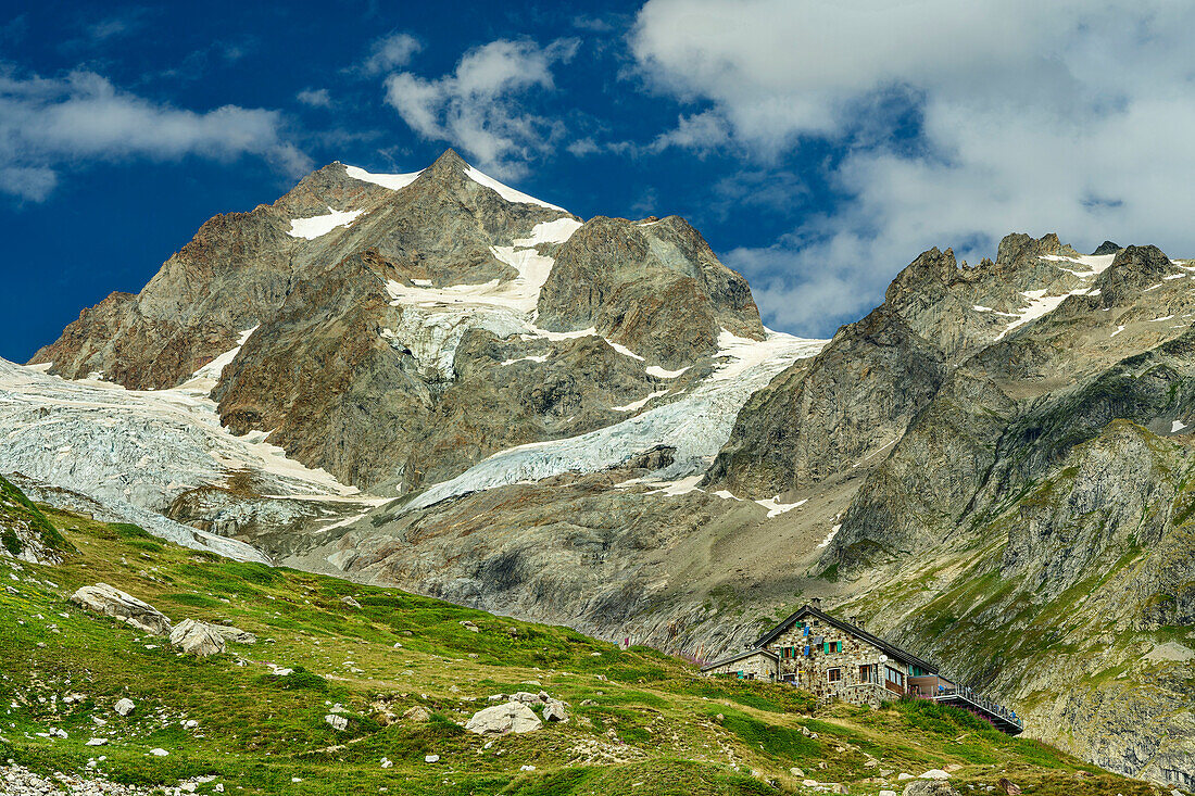  Rifugio Elisabetta Soldini with Aiguilles de Trè la Tête, Val Veny, Tour du Mont Blanc, Mont Blanc group, Graian Alps, Aosta Valley, Italy 