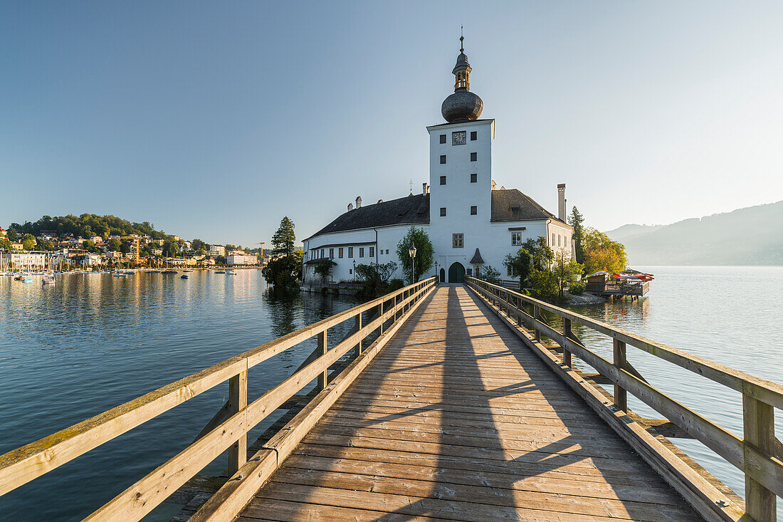 Steg zum Schloss Orth, Gmunden, Traunsee, Oberösterreich, Österreich