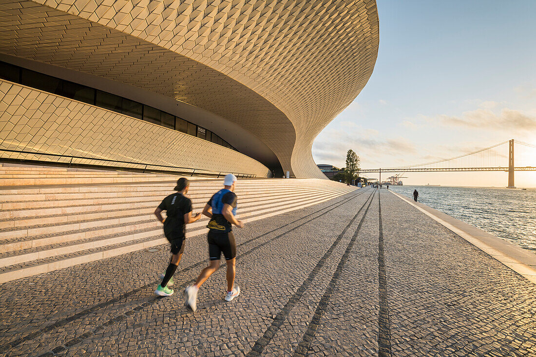 MAAT Museum für Kunst, Architektur und Technologie, Uferpromenade am Tejo, Lissabon, Portugal