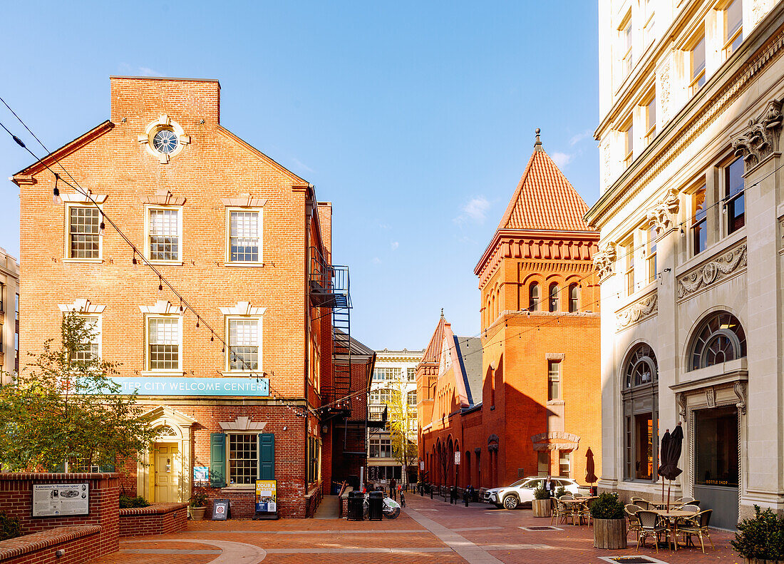  Lancaster City Welcome Center at Penn Square and view of Central Market in Historic Downtown in Lancaster in Pennsylvania Dutch Country, Pennsylvania, USA 