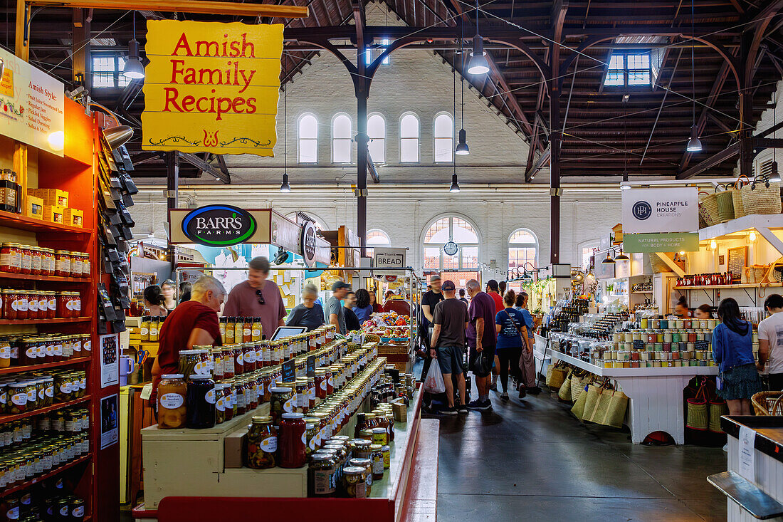  Central Market with regional Amish products in Historic Downtown in Lancaster in Pennsylvania Dutch Country, Lancaster County, Pennsylvania, USA 