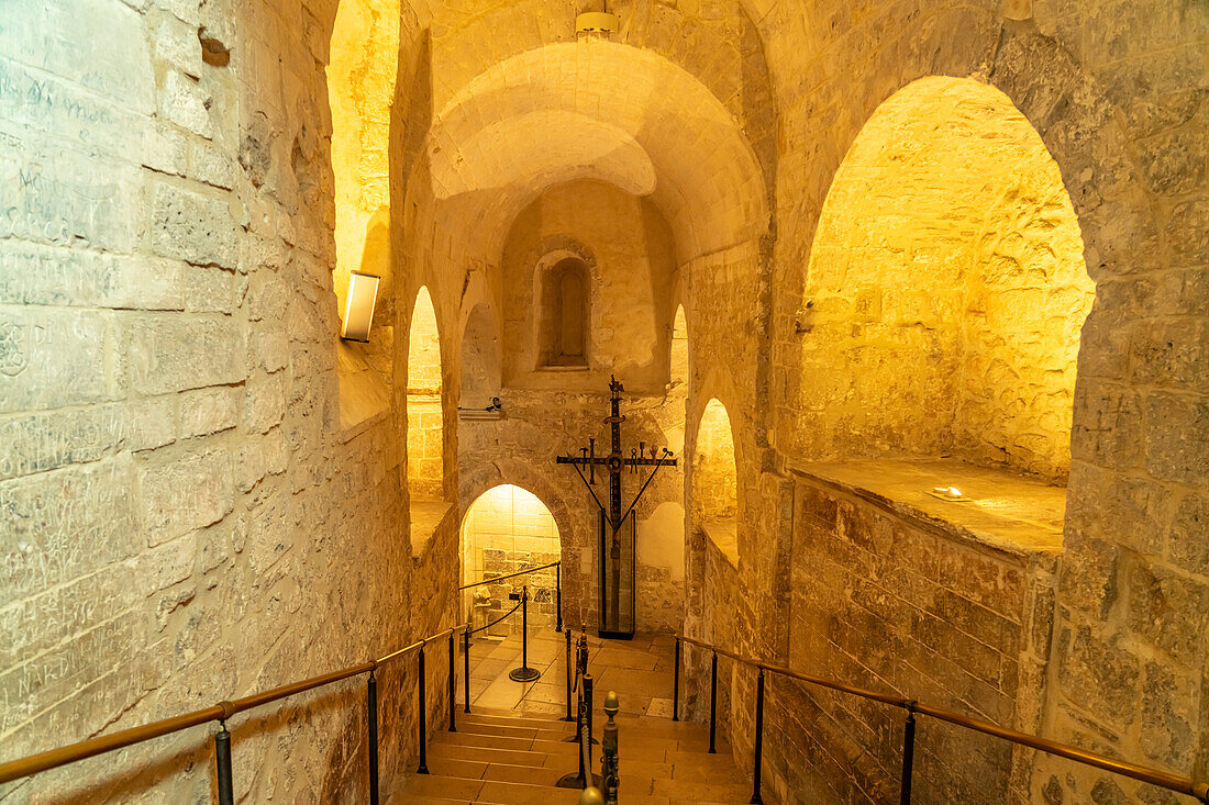  Stairs to the Roman Catholic pilgrimage church of San Michele Arcangelo, UNESCO World Heritage Site in Monte Sant&#39;Angelo, Gargano, Apulia, Italy, Europe 