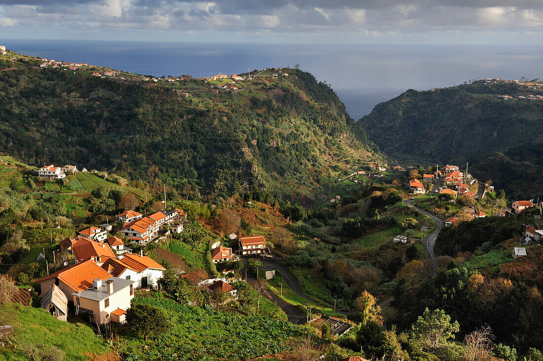 Ilha, Dorf auf den Höhen von Santana, Insel Madeira, Atlantischer Ozean, Portugal