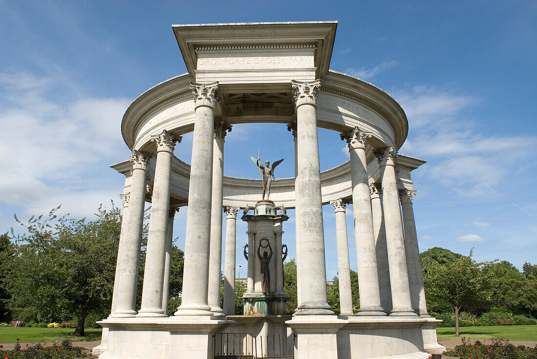  das Cenotaph, Kriegsdenkmal für die 50.000 Waliser, die in beiden Weltkriegen starben, Cardiff, Wales, Vereinigtes Königreich, Großbritannien, Europa 