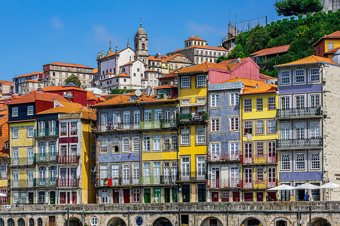 Blick auf die typische alte Häuser, Altstadt Ribeira am Fluss Douro, Porto, Portugal